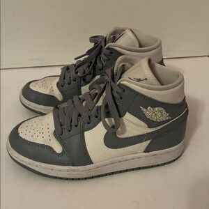 Nike Air Jordan 1 Mid Gray & White Women’s size 6